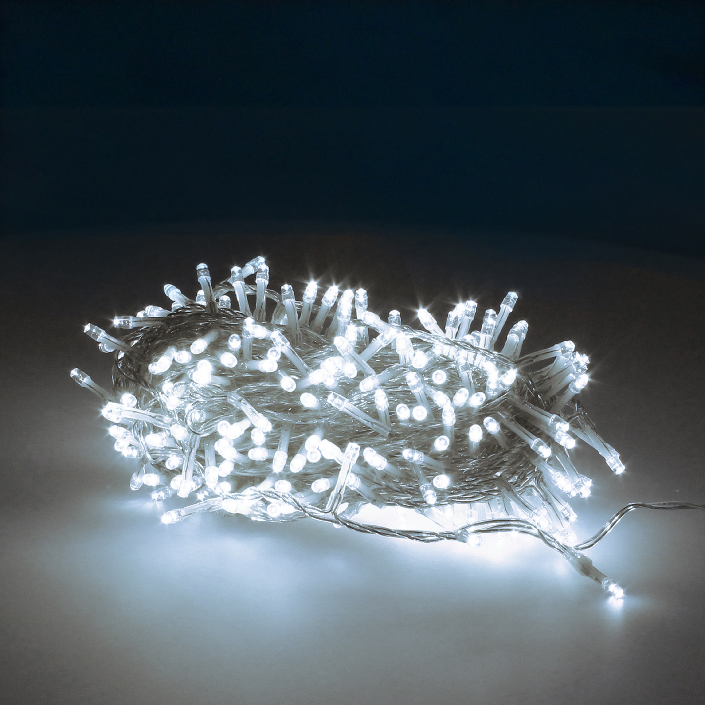 Imagen de Guirnalda Luces Navidad 300 Leds Color Blanco Frio Luz Navidad Interiores y Exteriores Ip44. Cable Transparente.