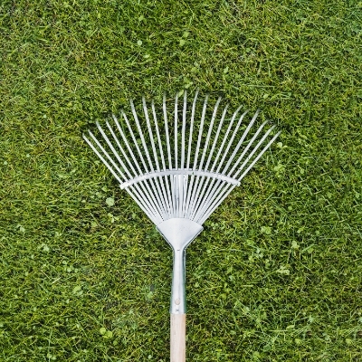 Imagen de Rastrillo Metalico Para Jardin Ancho Regulable 31,5 A 43,5 cm. rastrillo Hojas, Cepillo Jardin, Escoba Metalica, Escoba Jardin